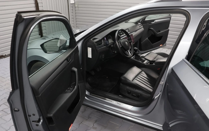 Skoda Superb cena 76400 przebieg: 132000, rok produkcji 2018 z Dolsk małe 232